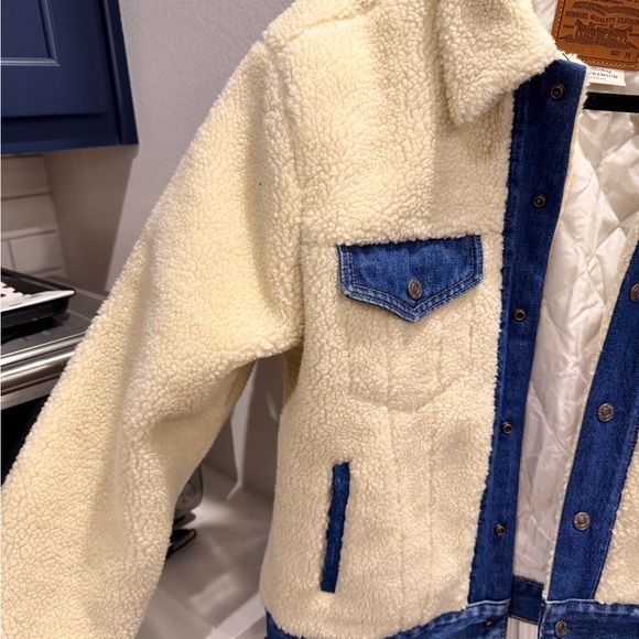 Levi's Premium Cream and Blue Jacket with Sherpa - Picture 5 of 7